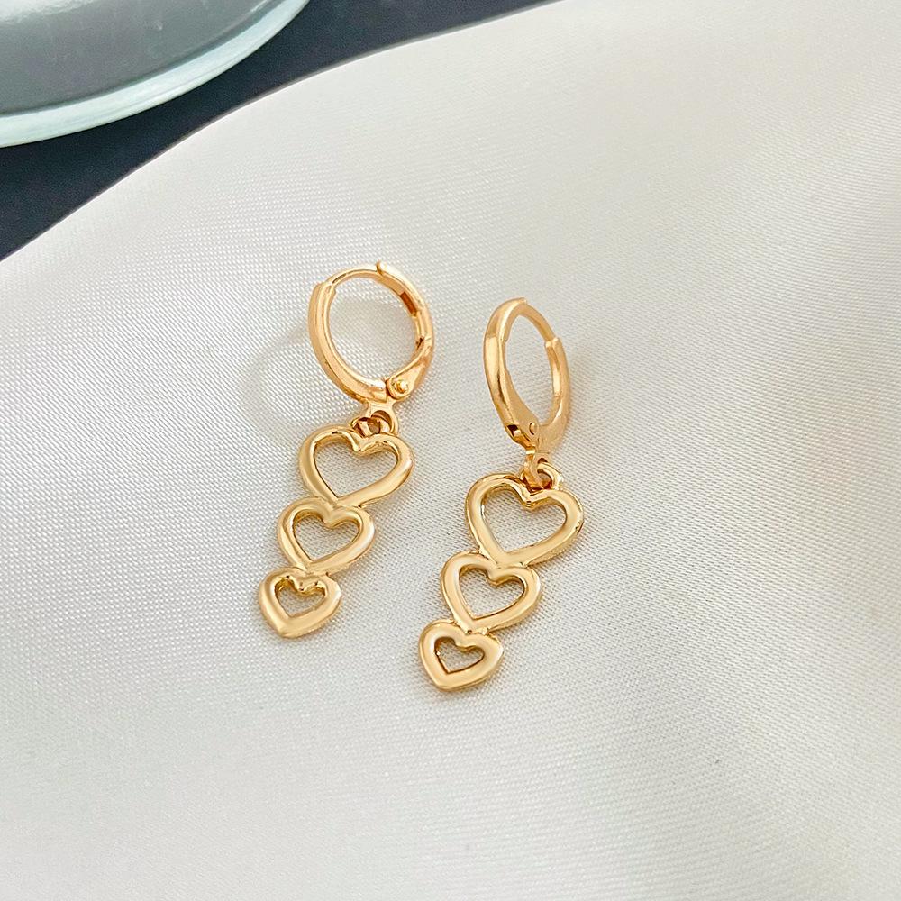 ins simple love pendant earrings retro fashion niche design hollow heart-shaped earrings personality earrings