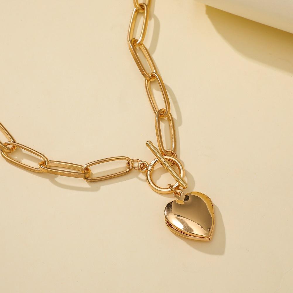 Jewelry simple metal heart-shaped photo box pendant personality exaggerated chain fashion OT buckle necklace