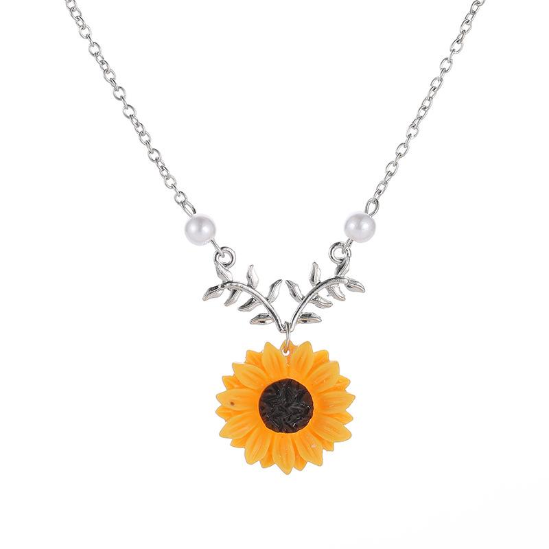 Creative Jewelry Necklace Pearl Sunflower Necklace Femininity Fashion Sunflower Pendant