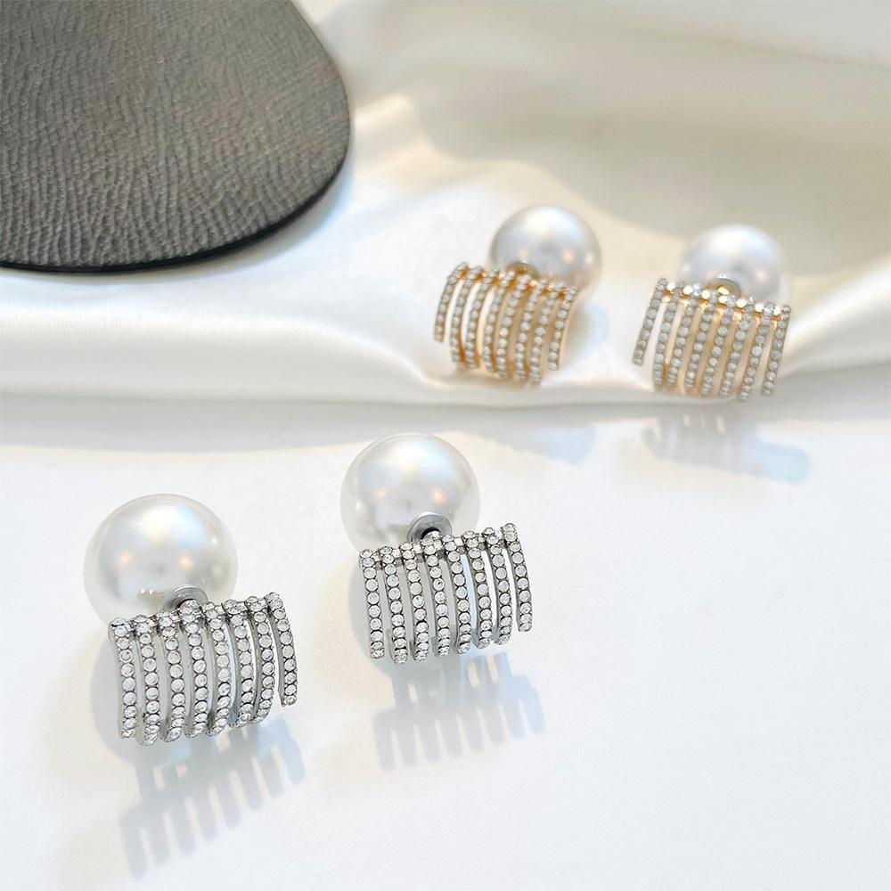 ins pearl earrings women's fashion light luxury niche design diamond claw earrings temperament net red earrings trend