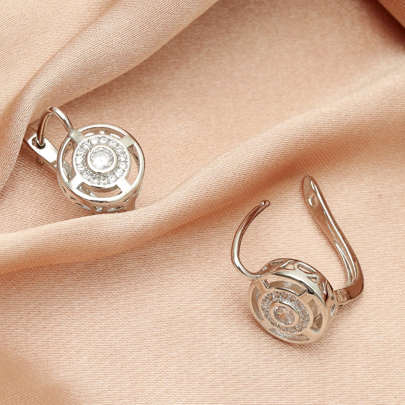 Retro round earrings copper inlaid zircon creative hollow earrings ins temperament French earrings jewelry female