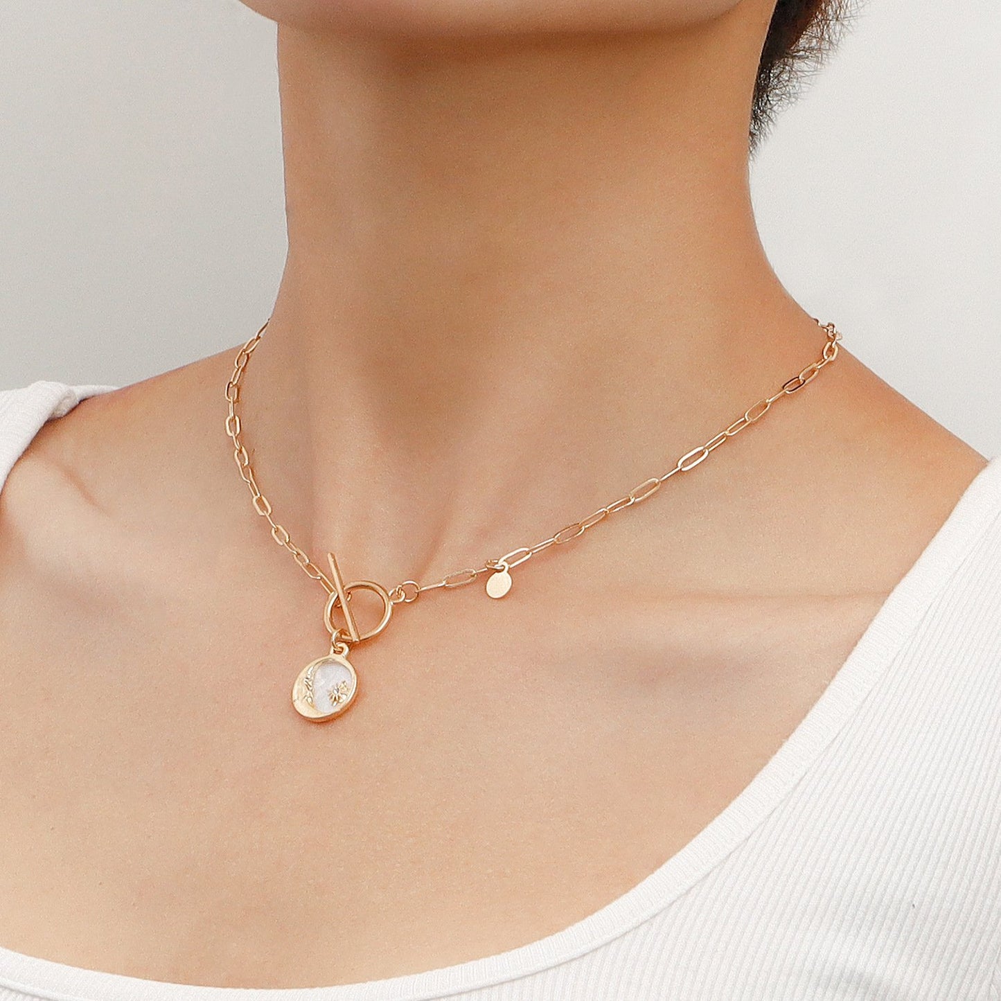Jewelry Fashion Creative Fritillary Pendant Necklace Sweater Chain Female Trendy Cool Gentle Design Necklace
