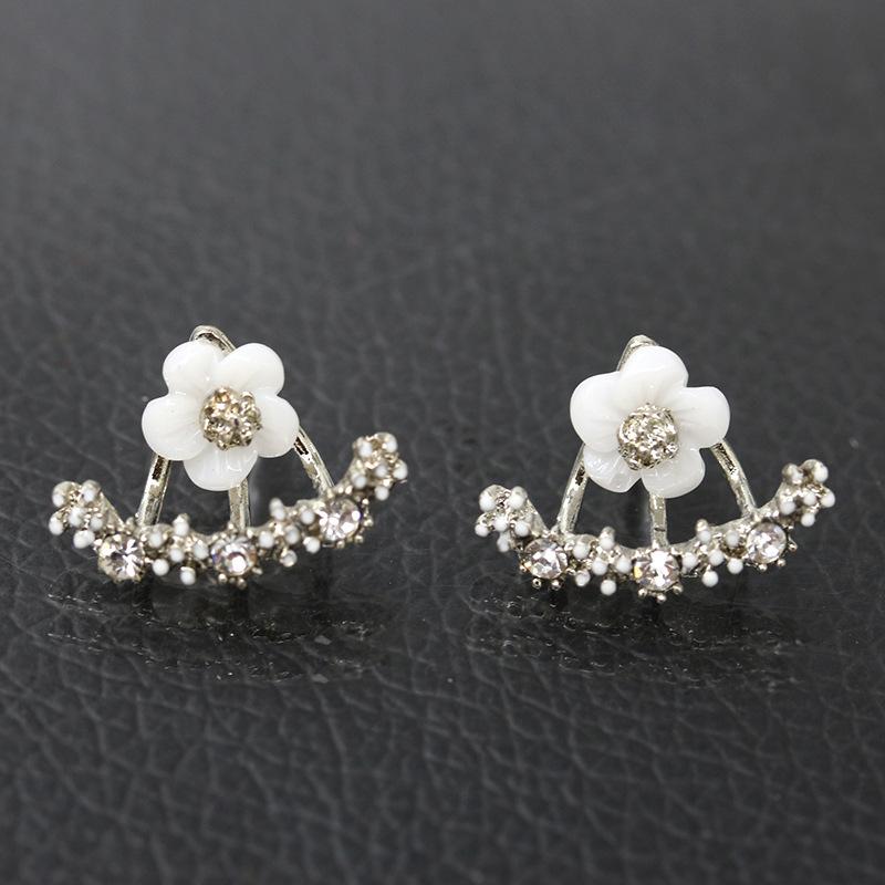 Fashion small daisy flower stud earrings chrysanthemum earrings market 2 yuan earrings