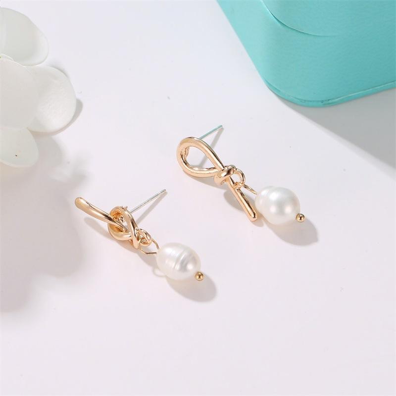 Temperament asymmetric knotted sub-gold pearl earrings fashion ladies minimalist earrings retro trend earrings