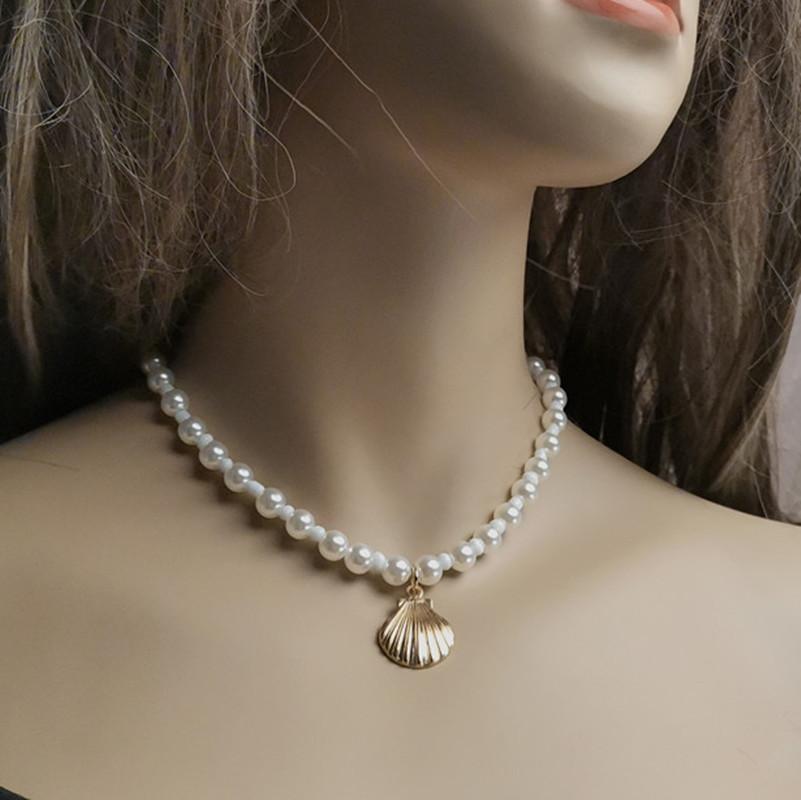 Jewelry Retro Scallop Lock Shaped Bead Necklace Temperament Simple Geometric Pearl Shell Necklace Female