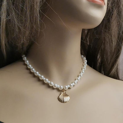 Jewelry Retro Scallop Lock Shaped Bead Necklace Temperament Simple Geometric Pearl Shell Necklace Female