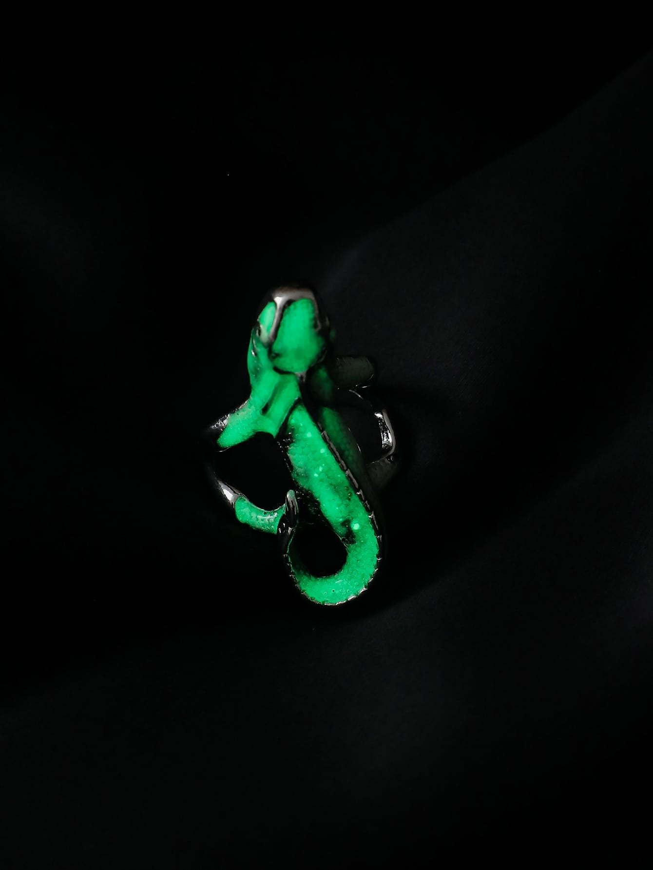 Fashion simple silver ring luminous lizard ring retro versatile domineering punk personality trend