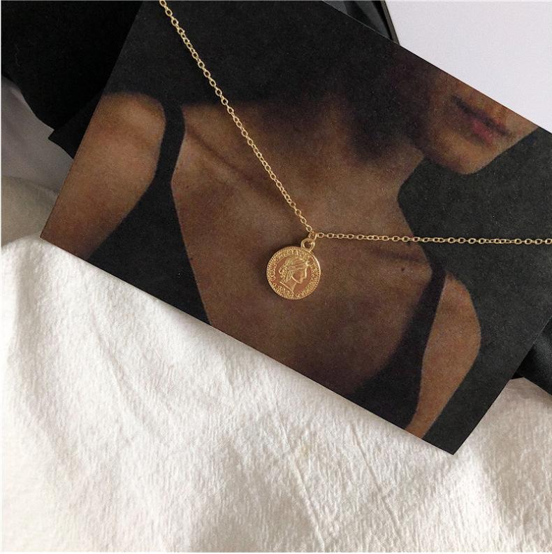 Fun Retro Portrait Gold Coin Necklace Sweater Chain Temperament Simple Design Sense Street Clavicle Chain Female