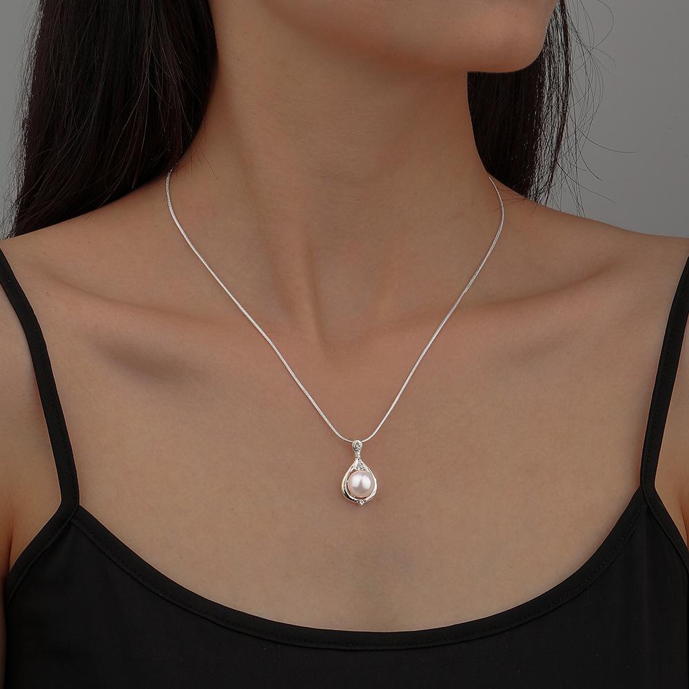 wiish fashion jewelry fashion simple diamond-encrusted pearl pendant necklace short exquisite clavicle chain