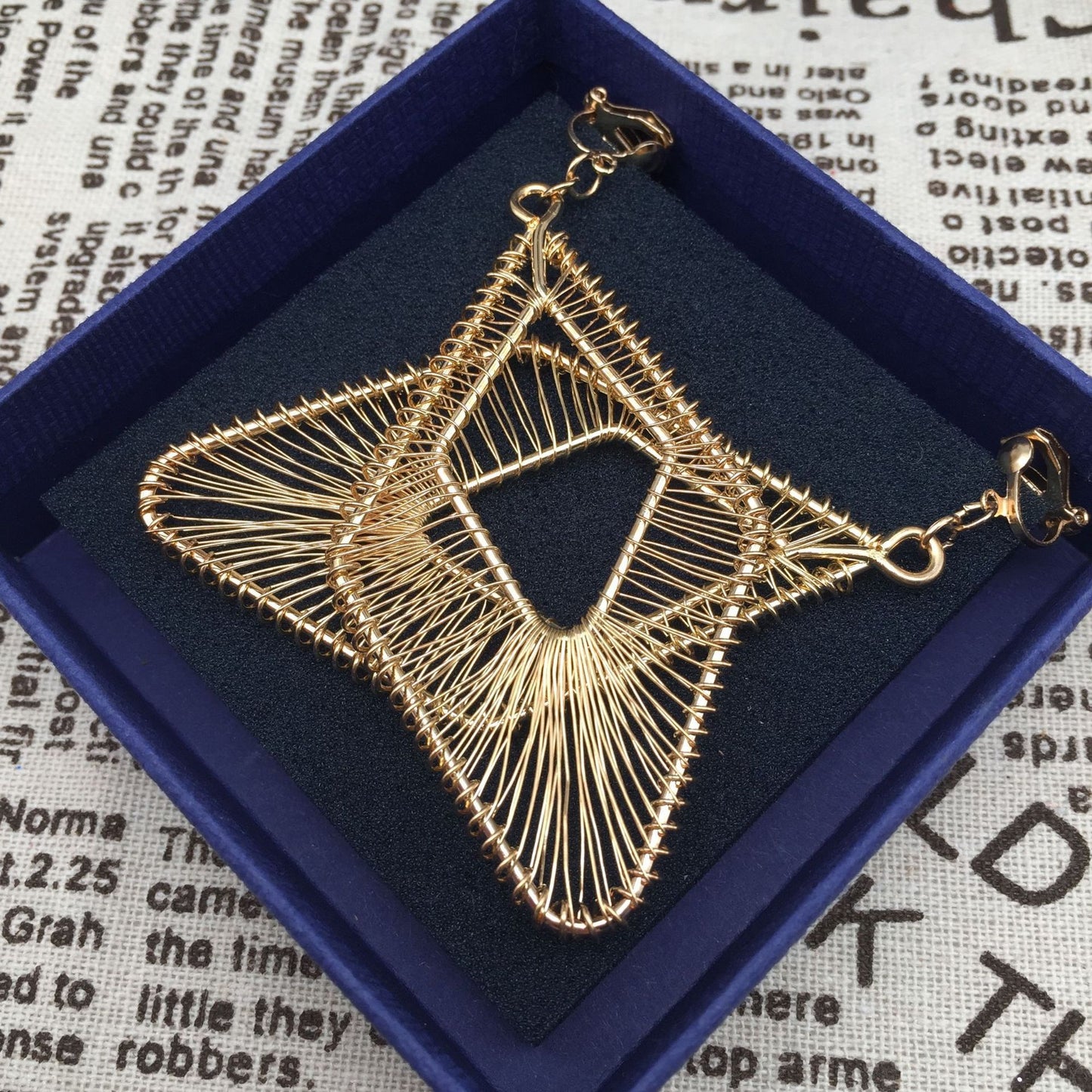 Rhombus mesh ear clip without ear piercing to wear exaggerated atmospheric night party stage accessories
