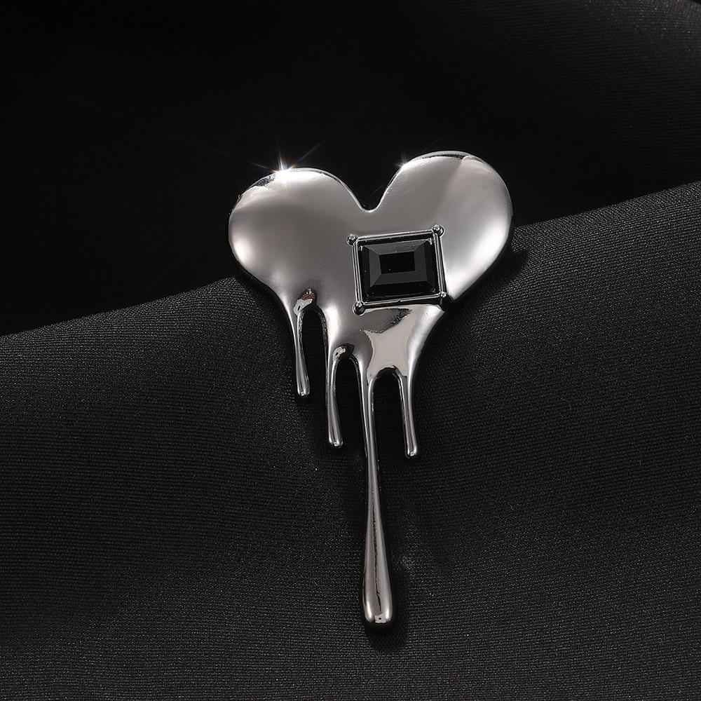 Fashion lava love brooch indifferent creative niche design heart-shaped suit pin collar accessories tide