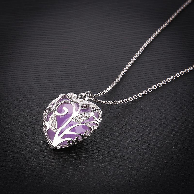 Fashion Hollow Out Luminous Heart Necklace Popular Luminous Pendant Clavicle Chain Jewelry