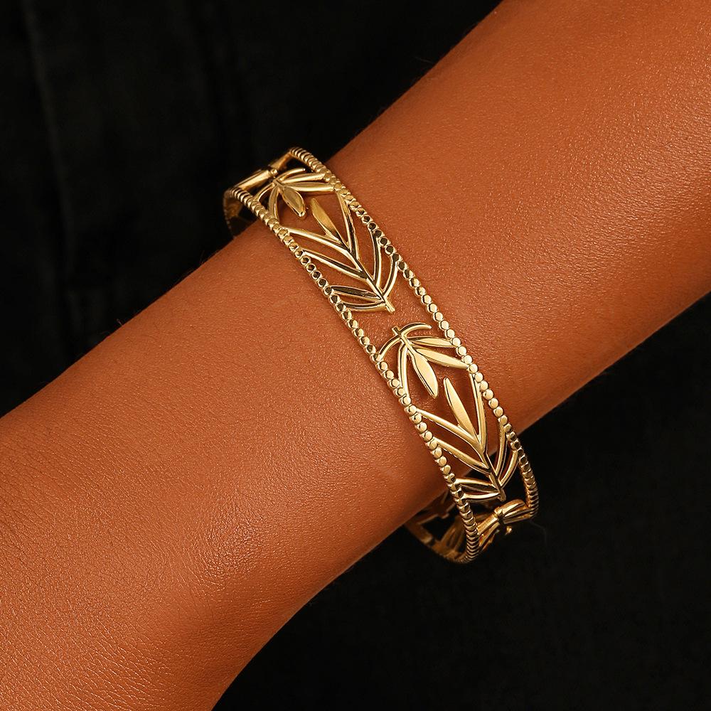 Retro Simple and Exquisite Ladies Stainless Steel Niche Design Tree Leaf Adjustable Bracelet