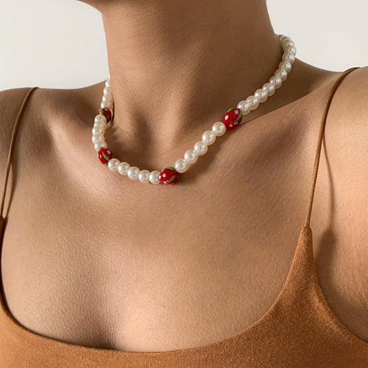 Sweet Strawberry Pearl Necklace Female Design Hip Hop Simple Fruit Clavicle Chain Necklace