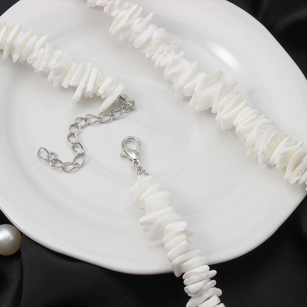 White Marine Elements Crushed Shell Conch Choker Holiday Choker