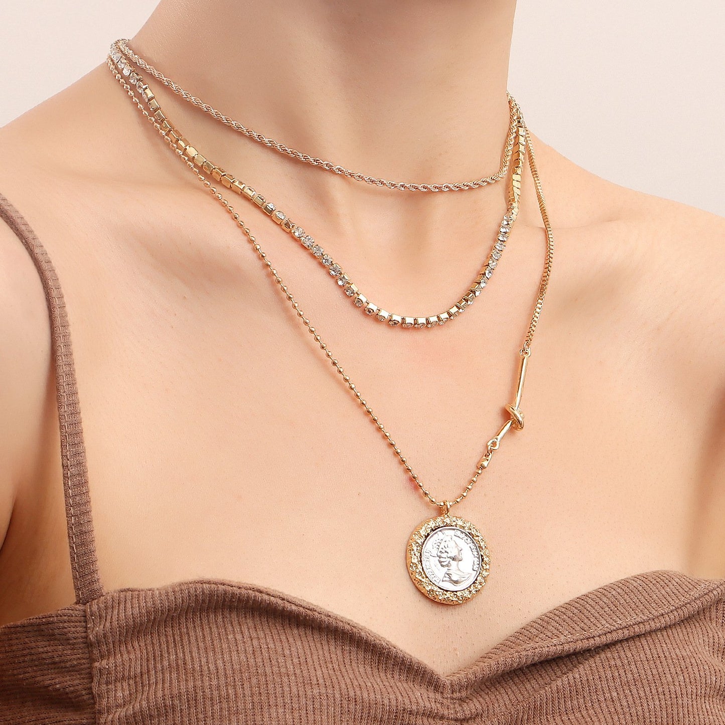 Jewelry trendy hip-hop diamond claw chain necklace female Queen Elizabeth head niche necklace