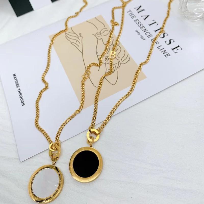 New Year's Live Explosion Fashion Titanium Steel Long Roman Numerals Black and White Double-sided Round Card Sweater Chain