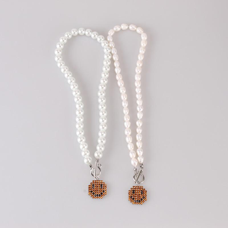 Jewelry personality design crystal smiling face natural pearl OT buckle short necklace ins temperament clavicle chain female