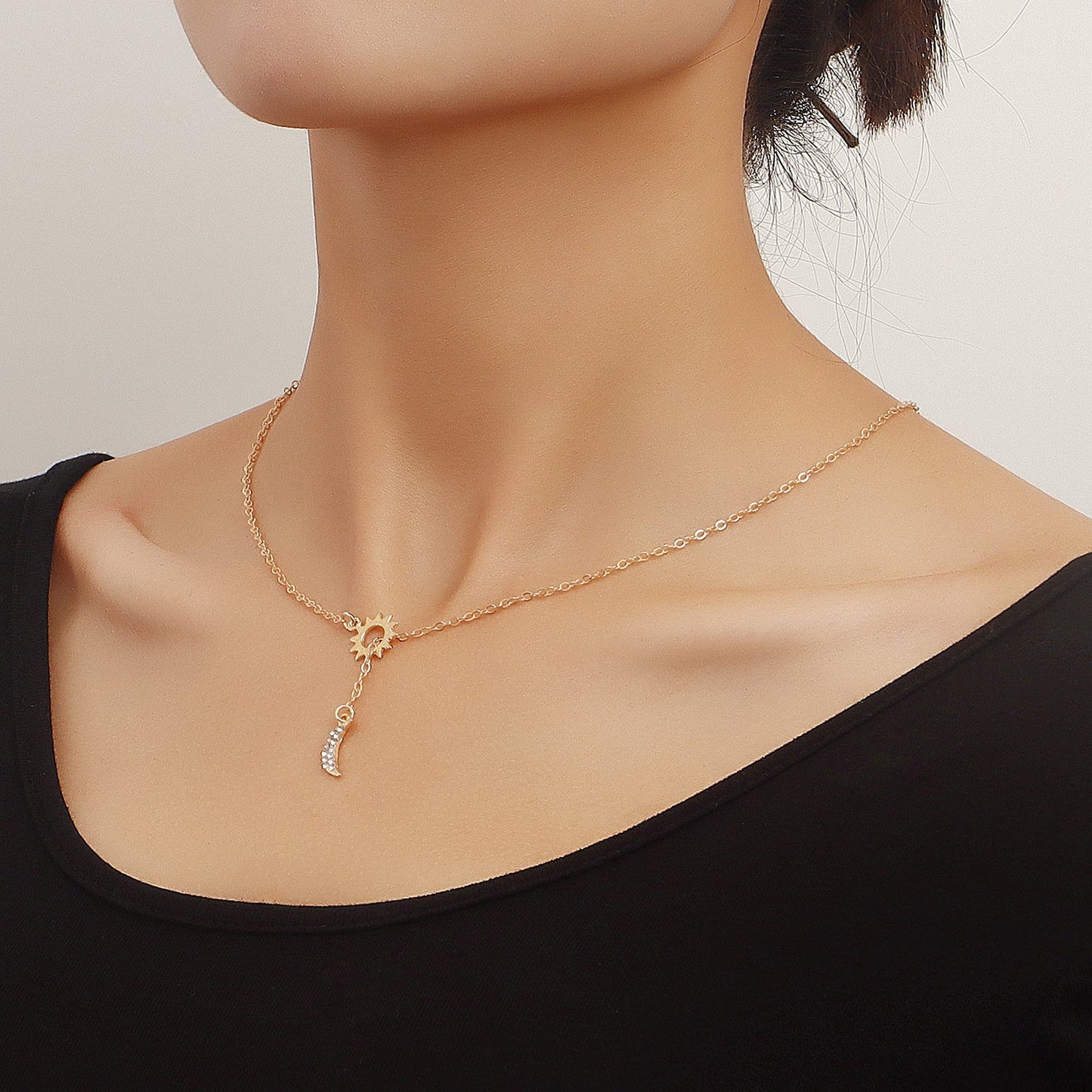 Jewelry Fashion Personality Moon Pendant Necklace Clavicle Chain Trendy Cool Design Sense Necklace
