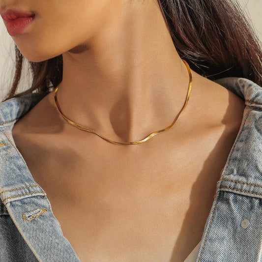 Ins niche light luxury stainless steel gold flat snake chain simple titanium steel snake bone chain temperament collarbone necklace