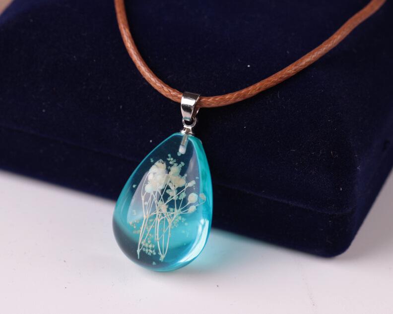 Fashion Transparent Water Drop Dried Flower Necklace Luminous Crystal Pendant Luminous Clavicle Chain Jewelry