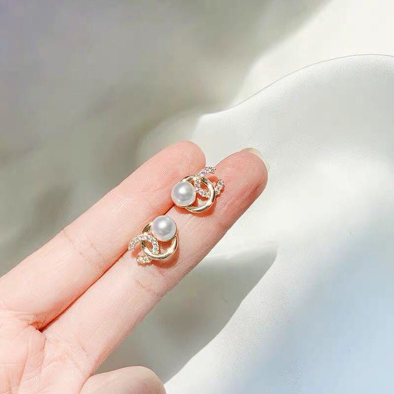 925-pin small fragrance earrings simple women's small and exquisite earrings high-end big-name earrings temperament Internet celebrity earrings