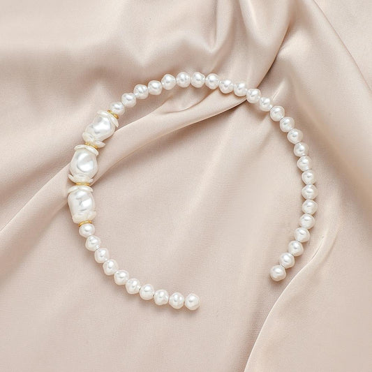 French pearl necklace year female clavicle chain ins short temperament simple niche design sense necklace