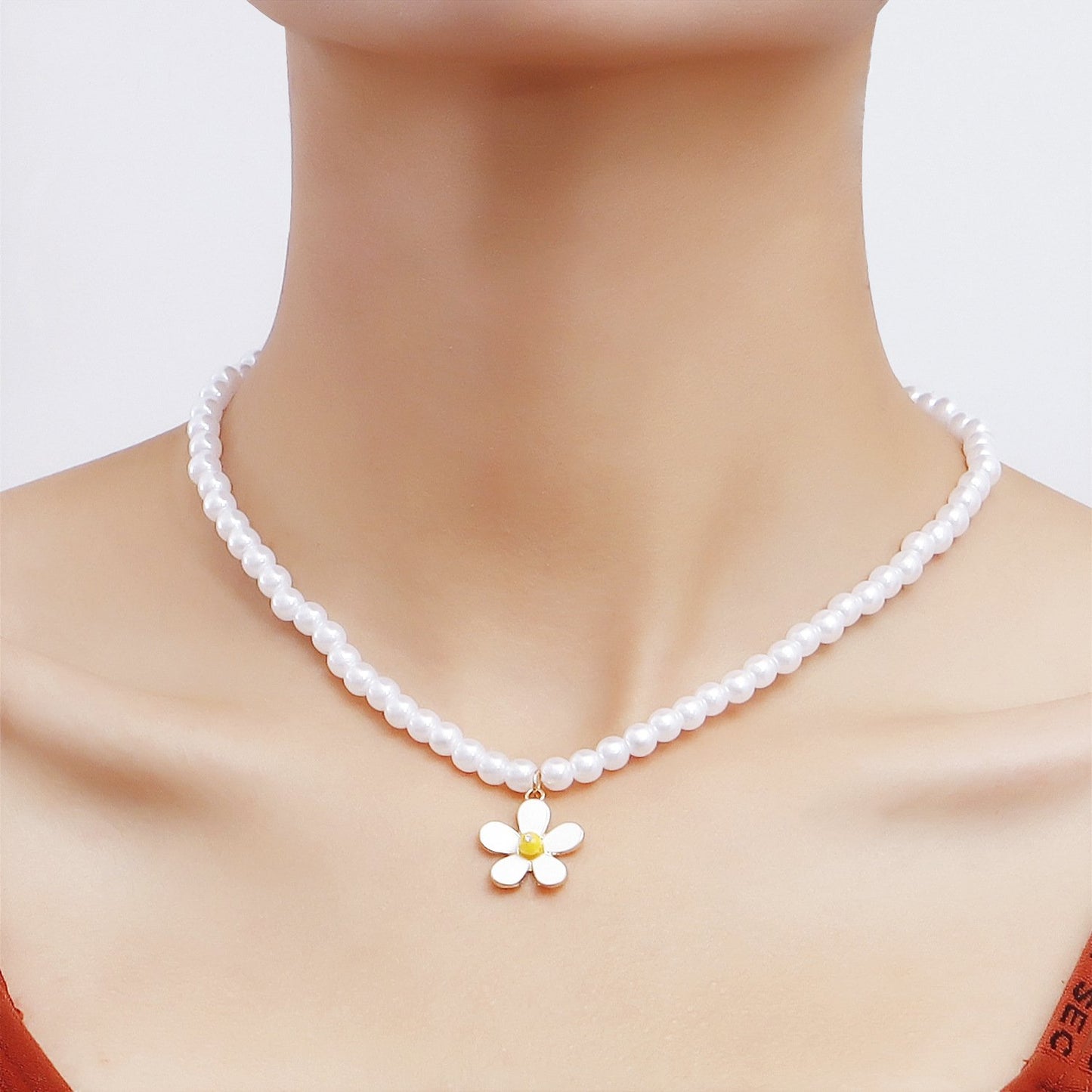 Jewelry Daisy Simple Imitation Pearl Pendant Necklace Niche Design Retro High-end Clavicle Necklace
