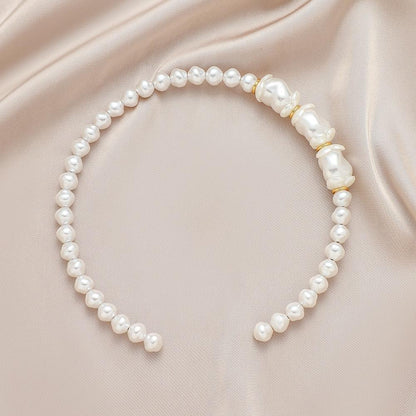French pearl necklace year female clavicle chain ins short temperament simple niche design sense necklace