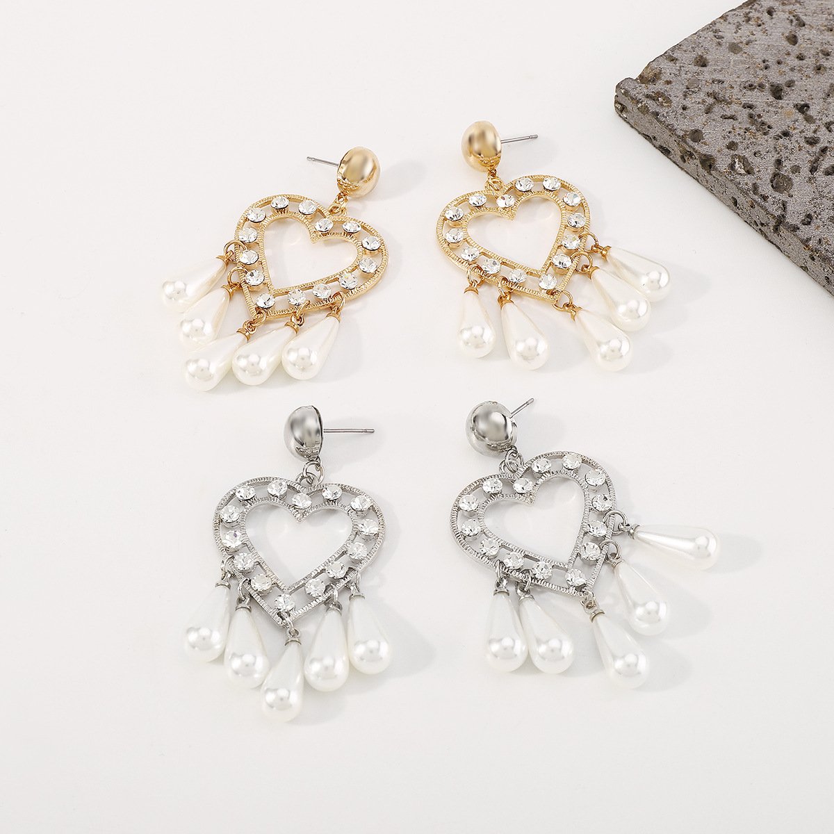 E1514 Elegant Temperament Love Pearl Earrings Personality Hollow Micro-inlaid Simple Retro Geometric Earrings