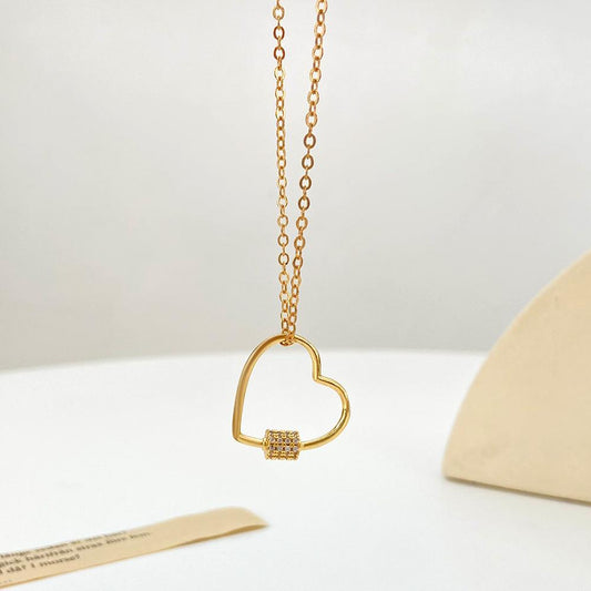 Retro Hollow Heart Necklace Female Fashion Temperament Light Luxury Simple Heart Shaped Geometric Necklace Versatile Clavicle Chain