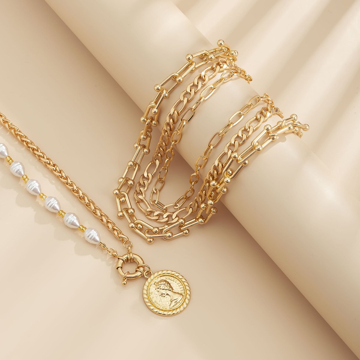 Jewelry Street Shot Hollow Embossed Necklace Women's Retro Punk U-shaped Buckle Imitation Pearl Portrait Necklace