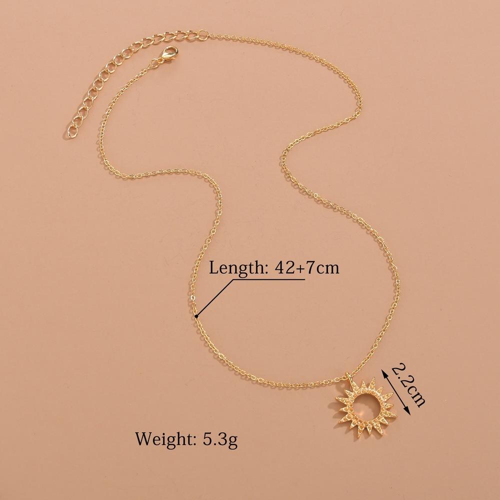 Fashion Alloy Pendant Necklace Women Retro Sunflower Clavicle Chain Accessories