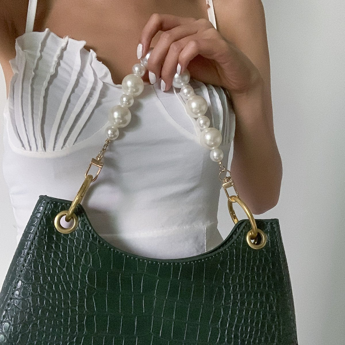 Temperament is simple and indifferent big pearl bag chain workplace fashion beaded metal handbag decoration