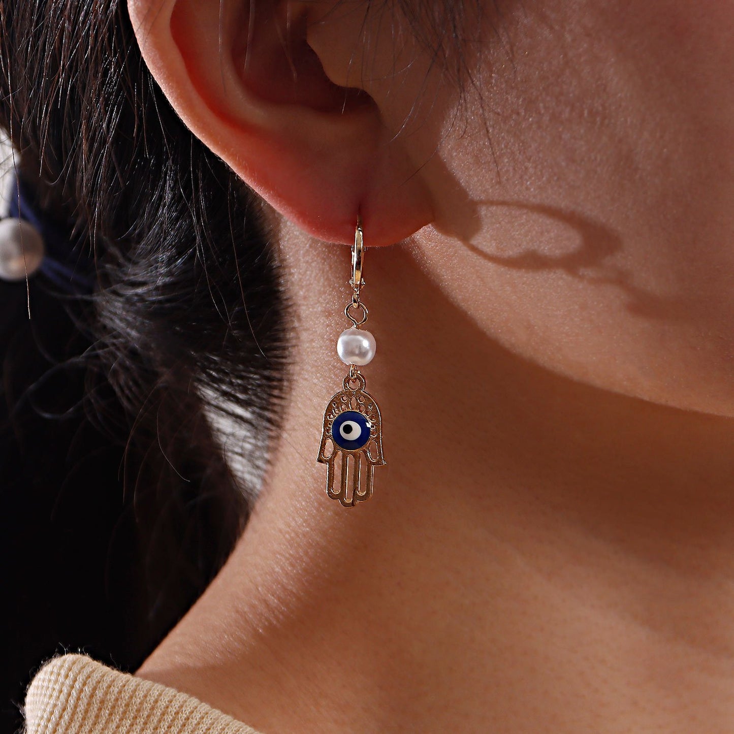 Fashion personality devil's eye palm pearl earrings women's hot style popular creative earrings