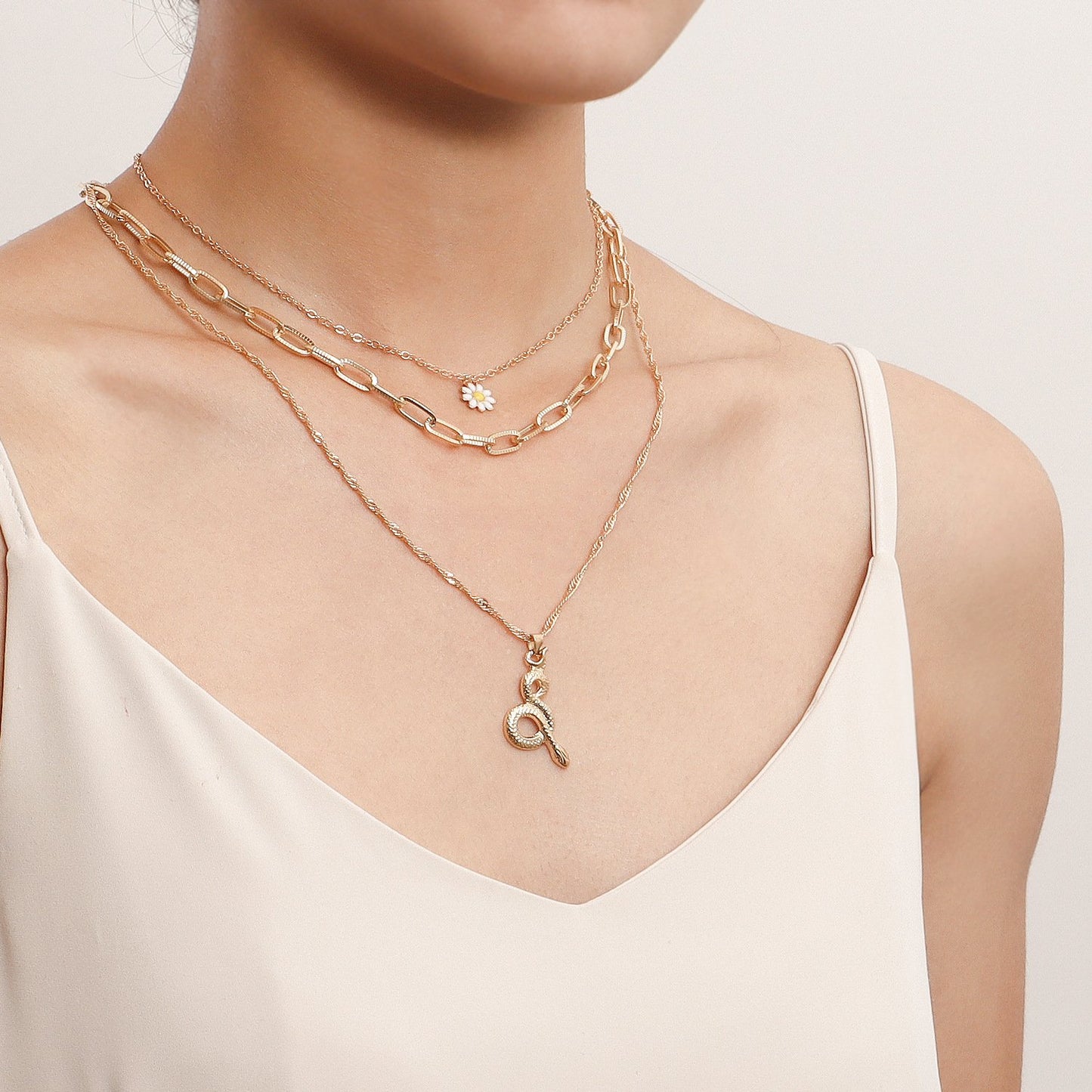 Jewelry ins hot girl daisy flower snake-shaped pendant necklace female Chinese pastoral suit necklace
