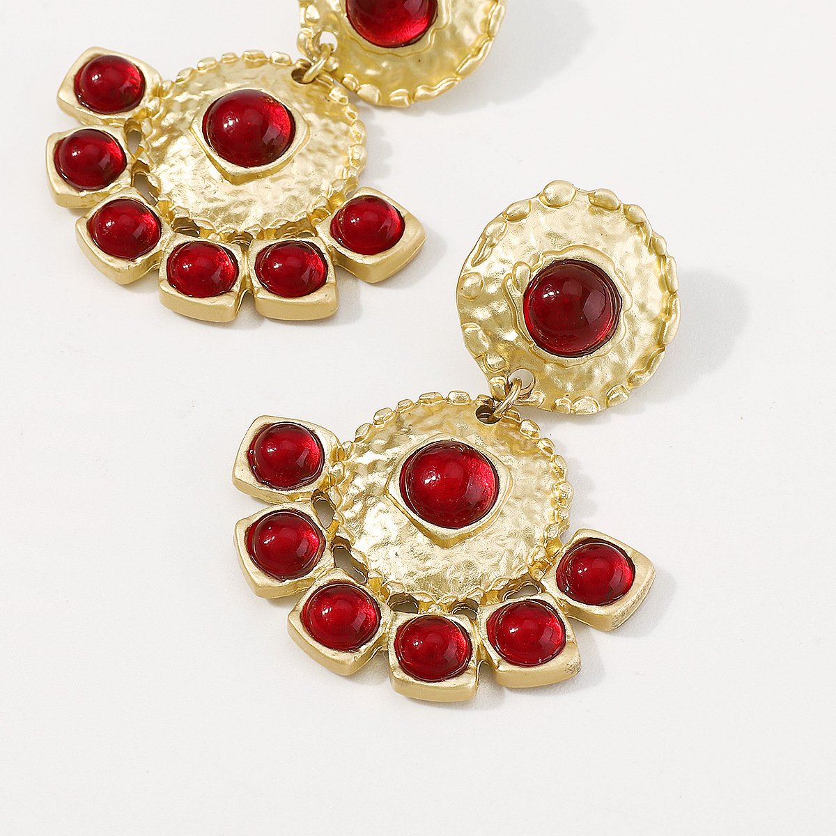 E1124 Chinese Classical Retro Metal Resin Earrings Palace Heavy Industry Elegant Round Gemstone Earrings Female