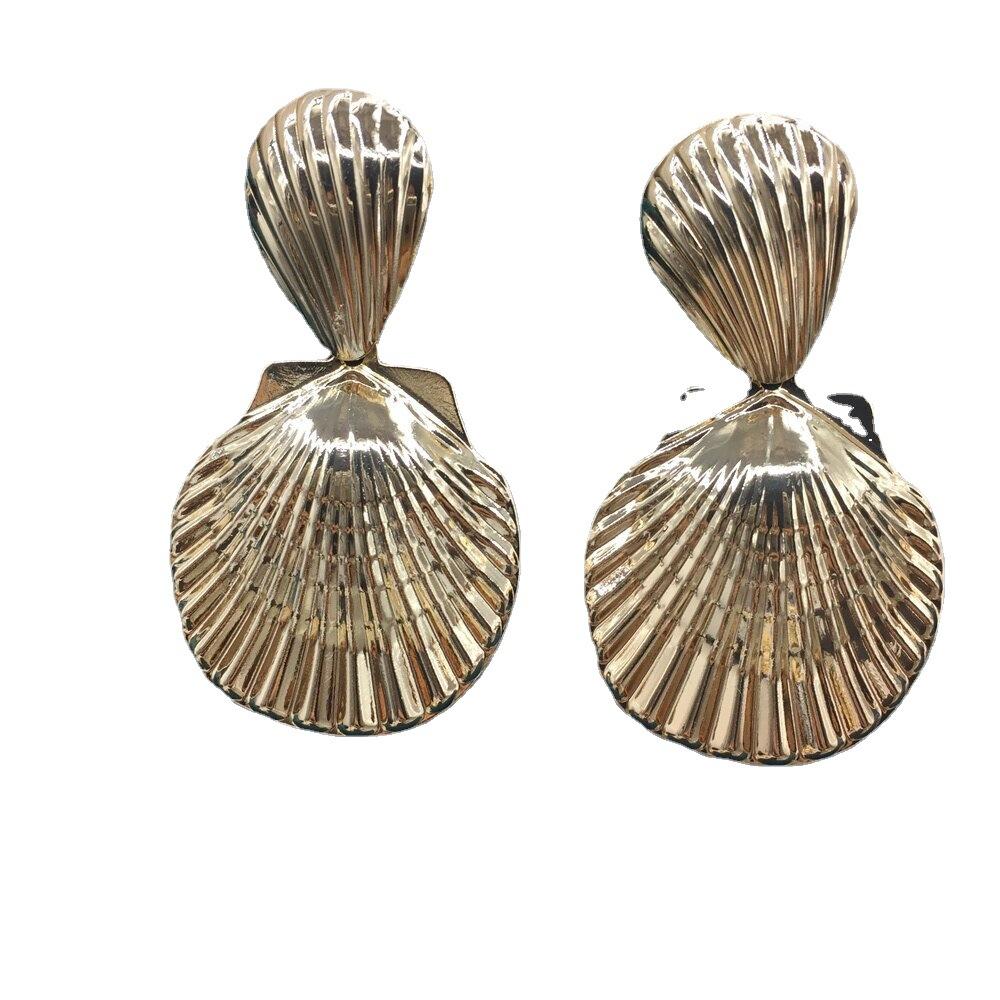 Gold metal scallop earrings exaggerated atmospheric party performance shell earrings