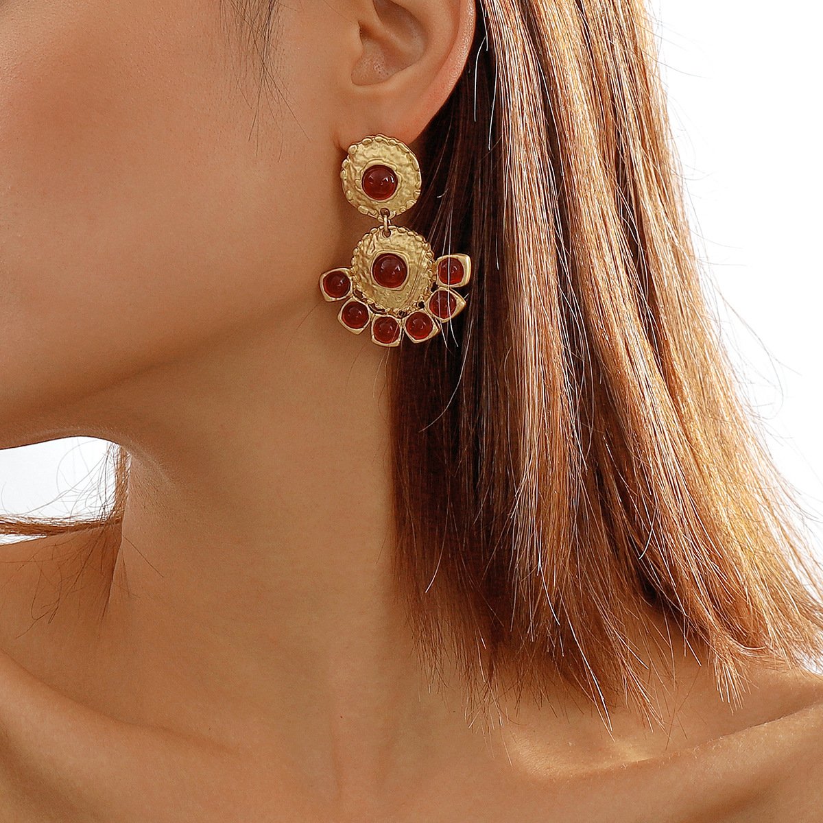 E1124 Chinese Classical Retro Metal Resin Earrings Palace Heavy Industry Elegant Round Gemstone Earrings Female