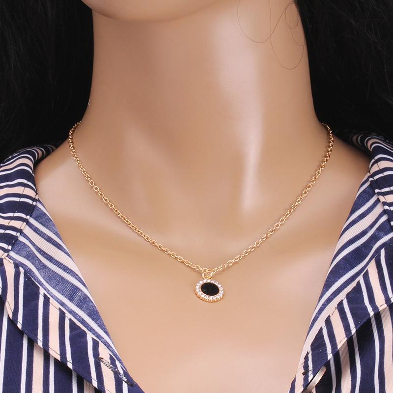 Fashion Design Simple and Exquisite Ladies Necklace Diamond Pendant Clavicle Chain Boutique