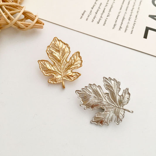 Fresh fashion jewelry alloy creative maple leaf brooch lady collar pin corsage