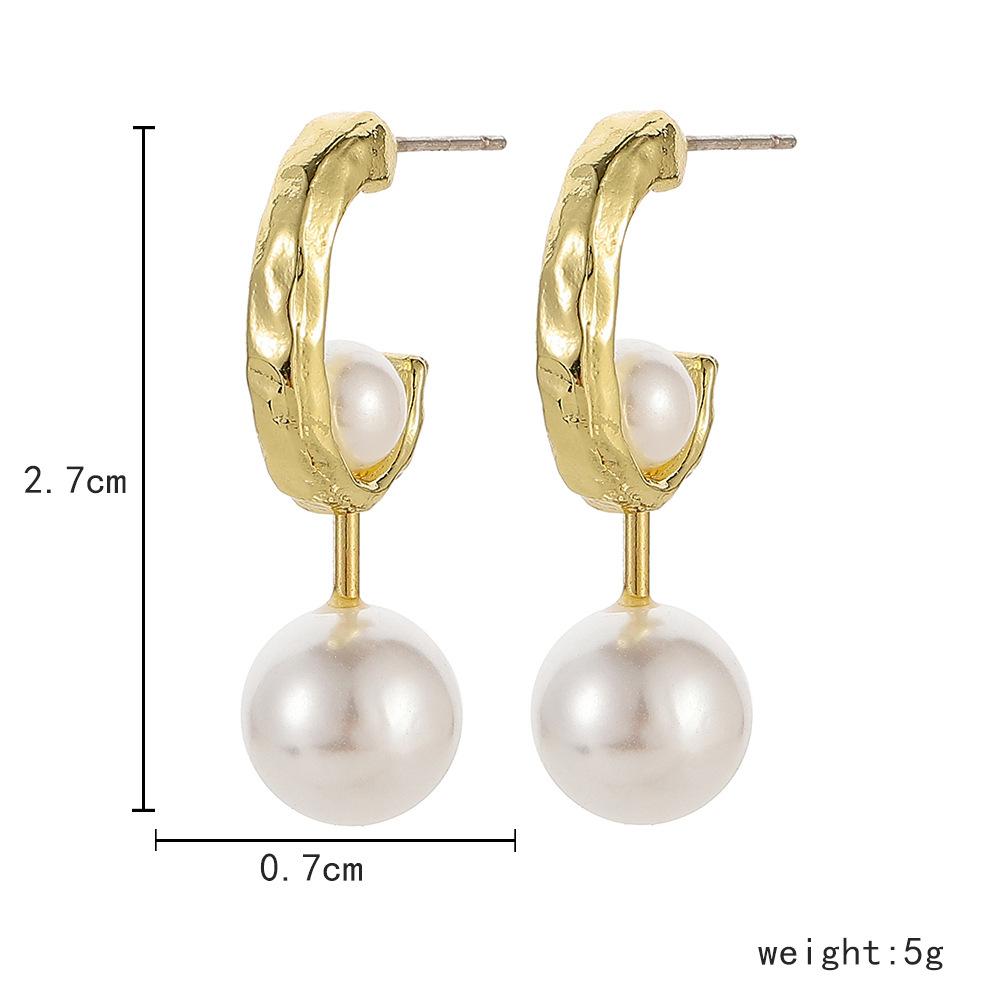 Ins niche design French temperament pearl earrings creative simple C word OL fashion all-match metal earrings