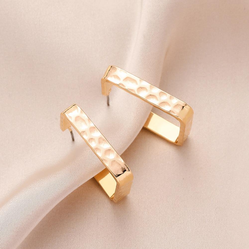 Simple fashion niche retro design C-shaped earrings texture letter geometric shape metal stud earrings