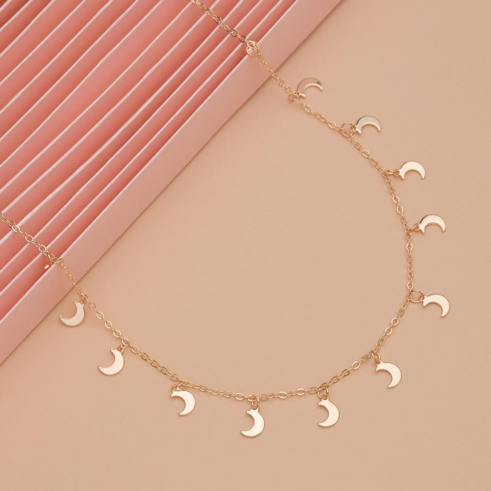 Fashion Vintage Iron Sheet Moon Pendant Necklace Clavicle Chain Necklace Ladies Accessories