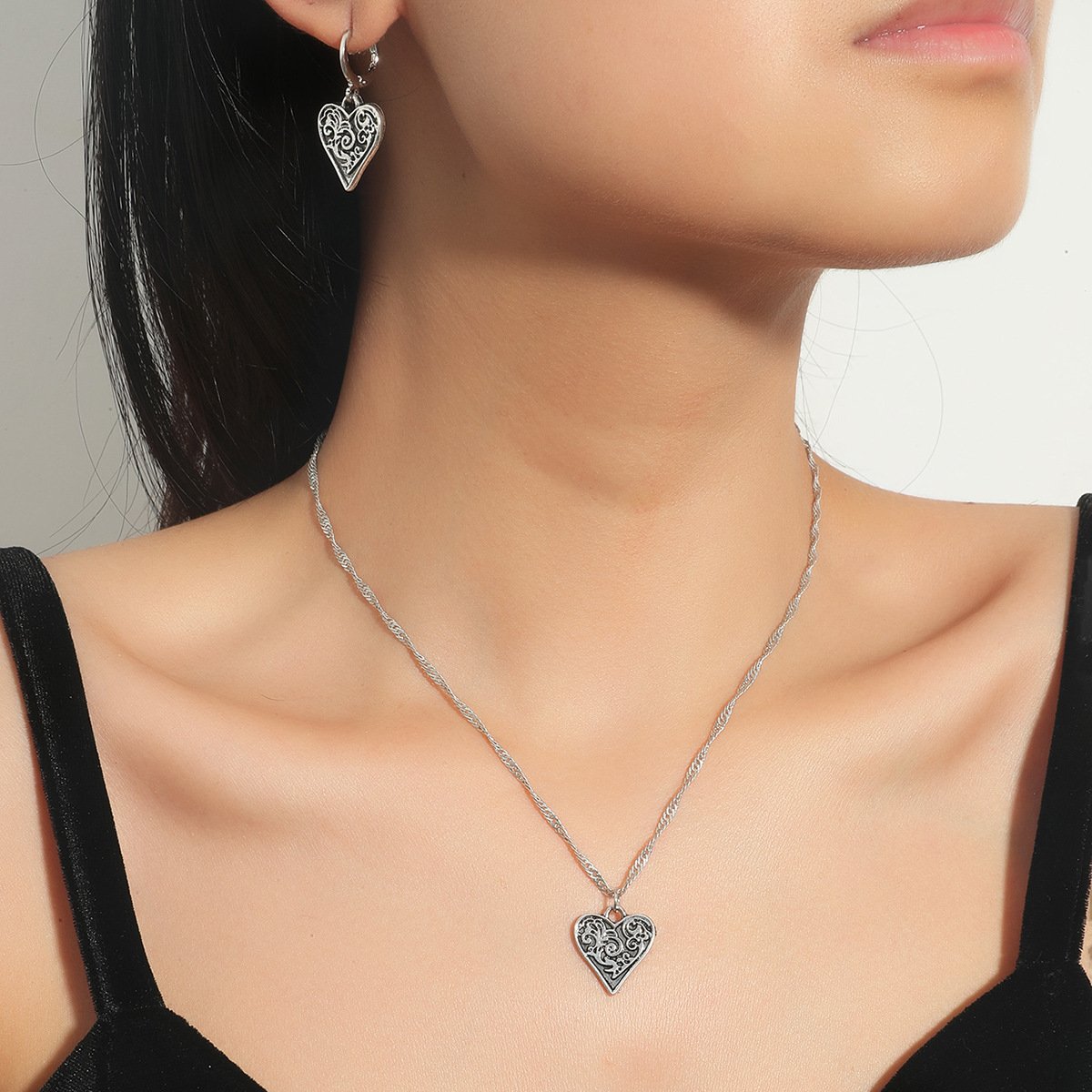 Ins personalized old love earrings retro metal heart-shaped necklace set autumn and winter long sweater chain