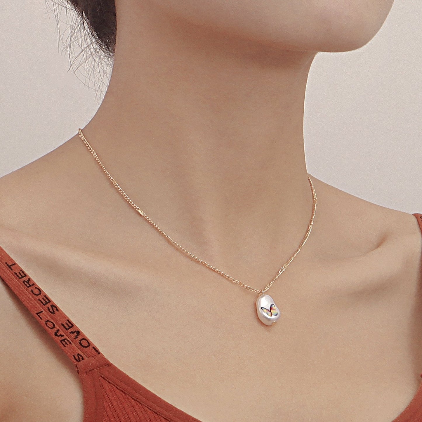 Jewelry Fashion Butterfly Imitation Pearl Pendant Necklace Clavicle Chain Female Personality Versatile Design Sense Necklace