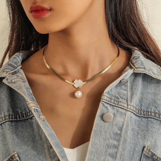 ins stainless steel four-leaf clover pearl shell necklace temperament light luxury simple item jewelry titanium steel clavicle chain