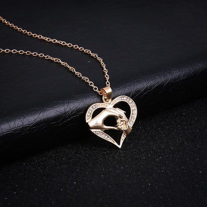 Three-color electroplating hand in hand heart-shaped pendant mother's day peach heart short necklace clavicle chain jewelry