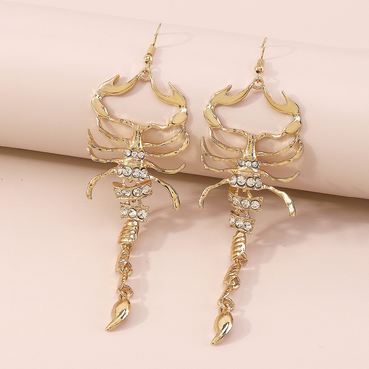 E1827 Niche personality exaggerated geometric fashion earrings micro-inlaid scorpion retro punk earrings for women