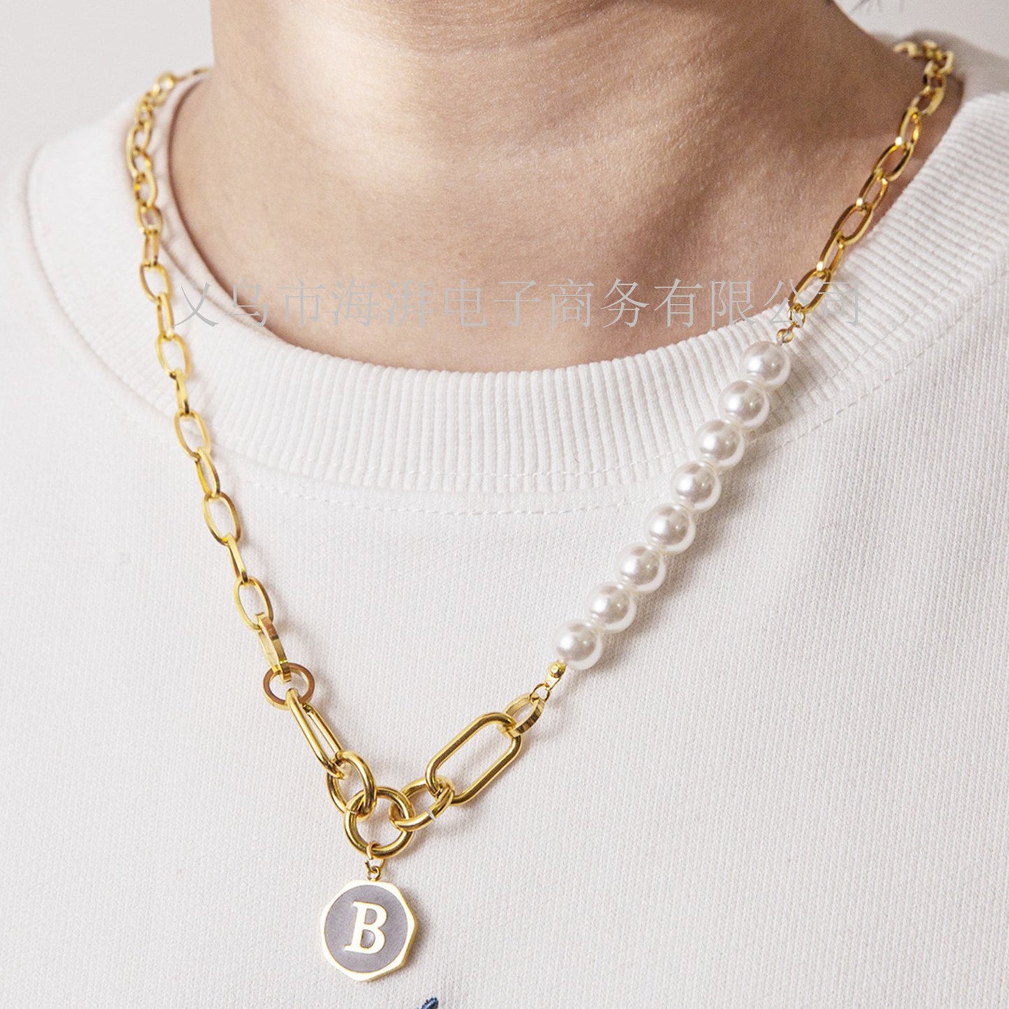 Light luxury letter pendant necklace Christmas sweater chain necklace temperament pearl B letter necklace